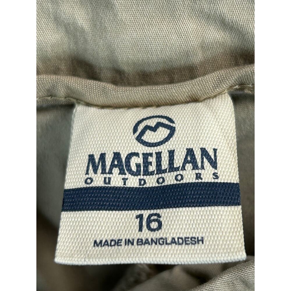 Magellan Outdoors Women's Khaki Stretch Chino Shorts Size 16 Cotton Blend - Picture 3 of 10